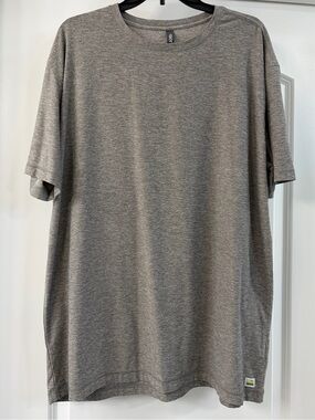 Vuori men short sleeve Performance Tee Size XXL